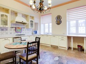 5-комнатная квартира: Санкт-Петербург, Малая Конюшенная улица, 5 (238 м²)