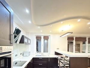 2-к кв. Москва Инициативная ул., 7к3 (85.0 м²)