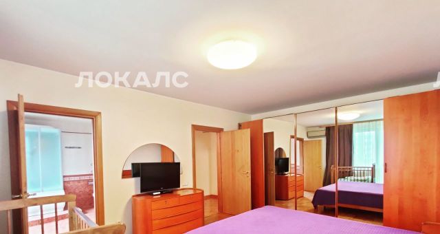 Сдаю четырехкомнатную квартиру на Пятницкое шоссе, 23к1, метро Митино, г. Москва