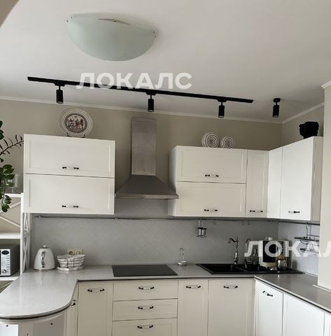 Сдаю трехкомнатную квартиру на Загородное шоссе, 9К3, метро Крымская, г. Москва