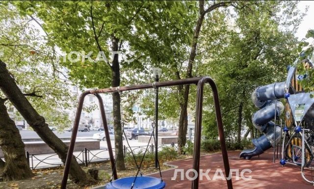 Снять трехкомнатную квартиру на Смоленский бульвар, 6-8, метро Кропоткинская, г. Москва