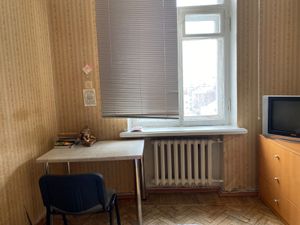Комната в трёхкомнатной квартире в сталинском доме