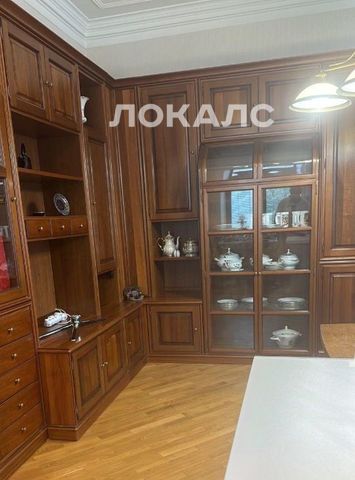 Сдается трехкомнатная квартира на улица Плющиха, 13, метро Смоленская (Арбатско-Покровская линия), г. Москва