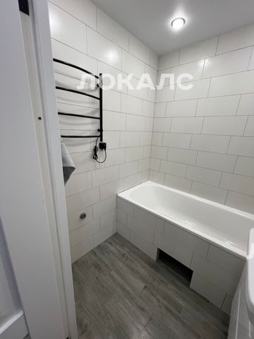 Сдается трехкомнатная квартира на г Москва, ул Грина, д 18 к 2, метро Бульвар Дмитрия Донского, г. Москва