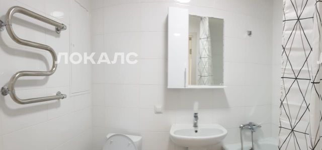 Сдается трехкомнатная квартира на улица Саларьевская, 16к4, метро Филатов Луг, г. Москва