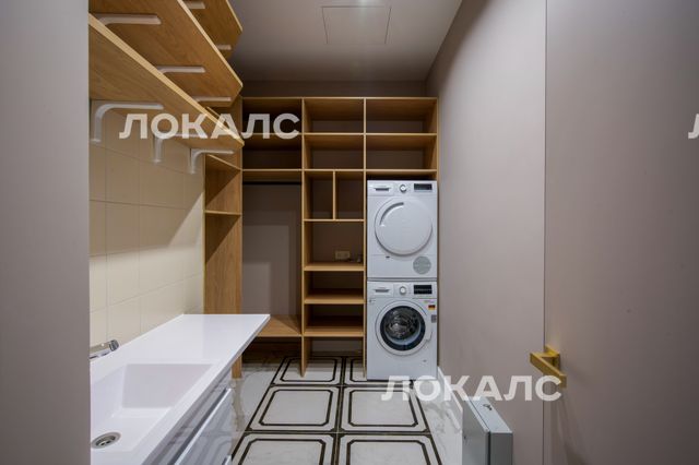 Сдается четырехкомнатная квартира на г Санкт-Петербург, Смольный пр-кт, д 17, метро Чернышевская, г. Санкт-Петербург