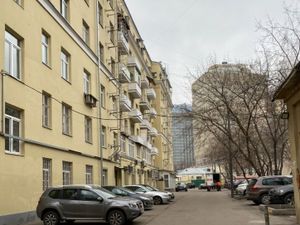 Трешка около метро Смоленская (Арбатско-Покровская линия)