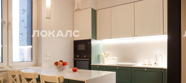 Сдаю трехкомнатную квартиру на Никулинская улица, 8к3, метро Озёрная, г. Москва