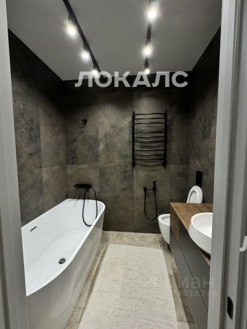 Аренда трехкомнатной квартиры на улица Анны Ахматовой, 11к1, метро Новопеределкино, г. Москва
