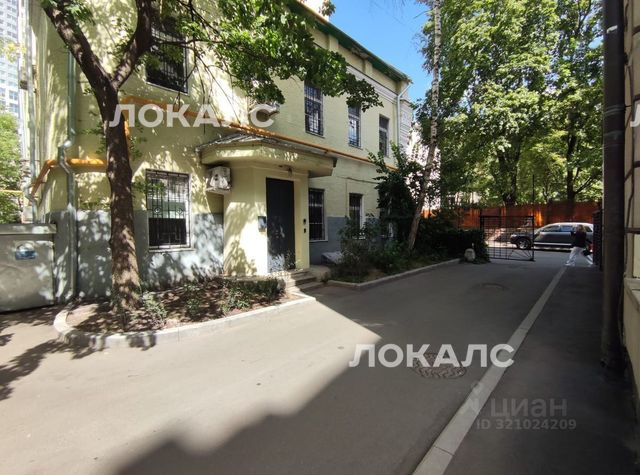 Снять 1-комнатную квартиру на г Москва, ул Арбат, метро Смоленская (Арбатско-Покровская линия), г. Москва