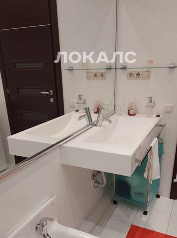 Снять трехкомнатную квартиру на улица Маршала Бирюзова, 31, метро Октябрьское поле, г. Москва