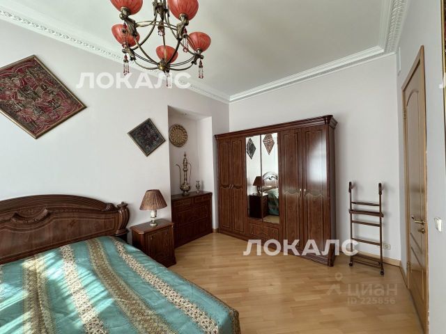 Сдам четырехкомнатную квартиру на улица Земляной Вал, 25, метро Курская, г. Москва