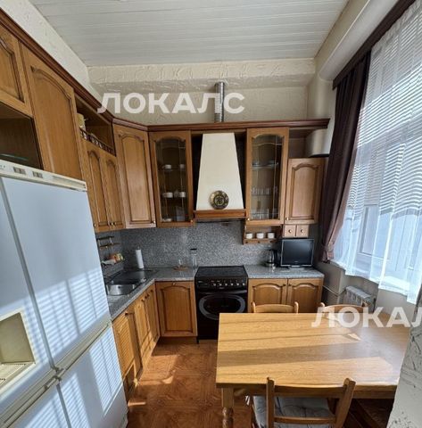 Сдаю 2к квартиру на Старопименовский переулок, 6, метро Охотный ряд, г. Москва