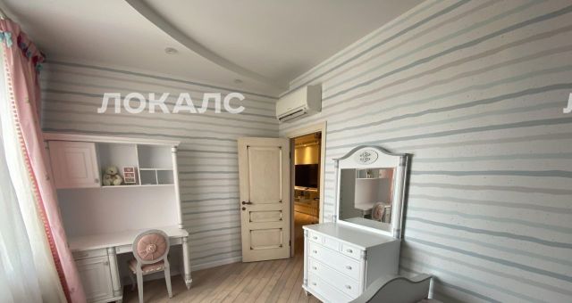 Сдаю четырехкомнатную квартиру на улица Мичуринский проспект Олимпийская деревня, 1к1, метро Озёрная, г. Москва