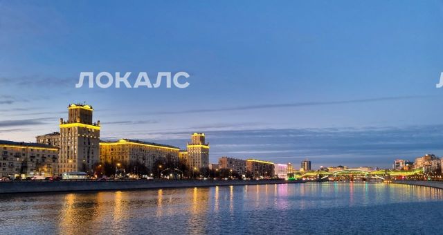 Сдам трехкомнатную квартиру на Бережковская набережная, 12, метро Студенческая, г. Москва