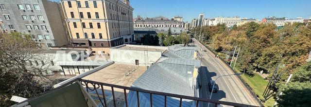 Сдаю 3-к квартиру на Чистопрудный бульвар, 10С1, метро Лубянка, г. Москва