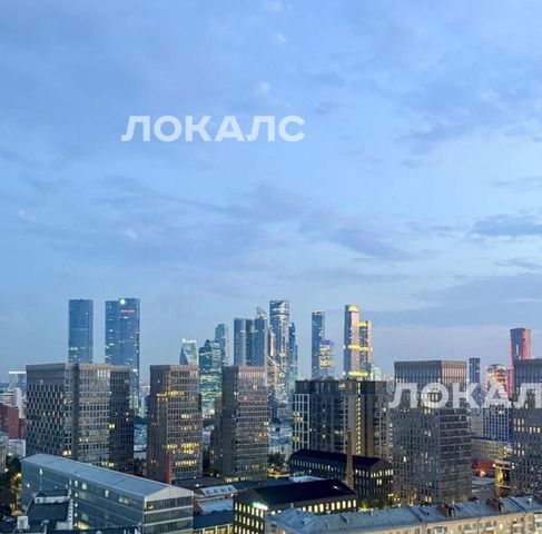 Сдаю четырехкомнатную квартиру на Большая Декабрьская улица, 1, метро Улица 1905 года, г. Москва