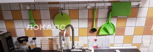 Сдается трехкомнатная квартира на Смоленский бульвар, 6-8, метро Кропоткинская, г. Москва