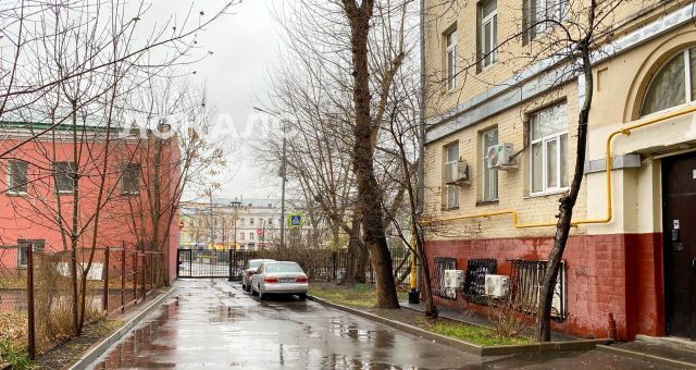 Аренда трехкомнатной квартиры на Большая Татарская улица, 3, метро Новокузнецкая, г. Москва