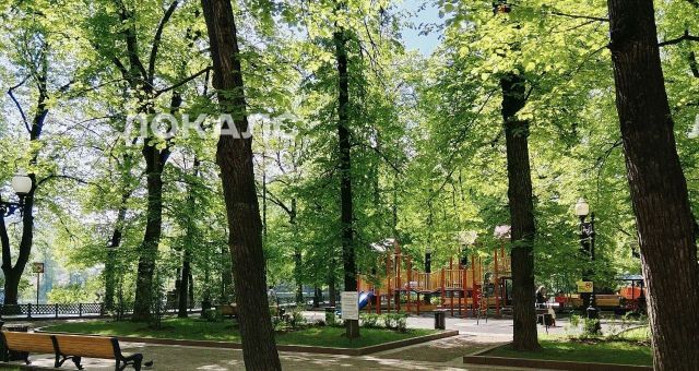 Сдаю 4х-комнатную квартиру на Малая Бронная улица, 36, метро Арбатская (Арбатско-Покровская линия), г. Москва