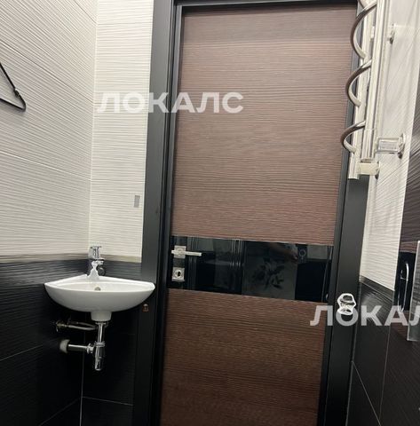 Сдаю 4-комнатную квартиру на 1А, метро Севастопольская, г. Москва