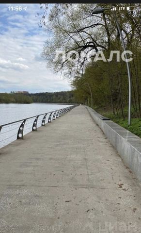 Сдаю трехкомнатную квартиру на Рублевское шоссе, 16к2, метро Молодёжная, г. Москва