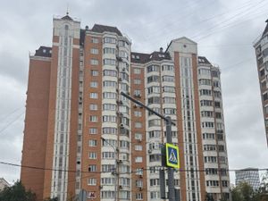 Двушка около метро Улица 1905 года