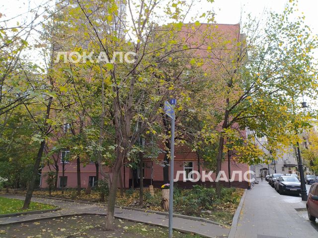 Сдам комнату на г Москва, ул Большая Молчановка, д 24/2 стр 1, метро Арбатская (Арбатско-Покровская линия), г. Москва