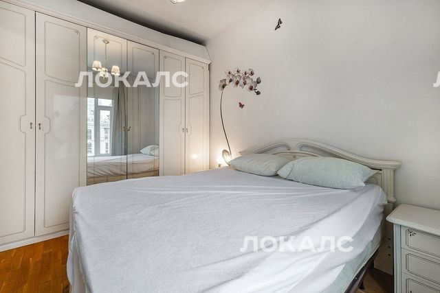 Аренда четырехкомнатной квартиры на г Москва, Кутузовский пр-кт, д 4/2, метро Киевская, г. Москва