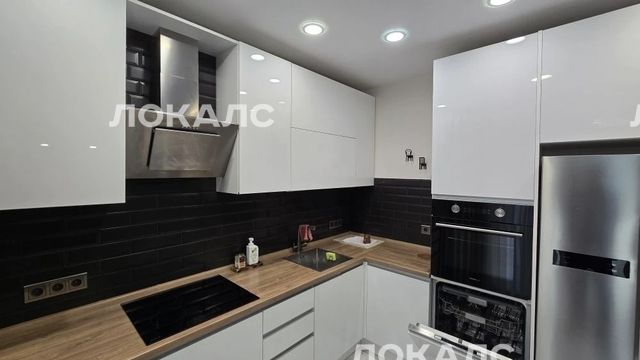Снять 3-к квартиру на Московская обл, г Красногорск, пгт Отрадное, ул Пятницкая, д 12, метро Пятницкое шоссе, г. Москва