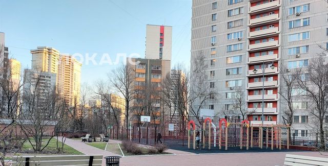 Снять 3к квартиру на Рублевское шоссе, 109, метро Крылатское, г. Москва